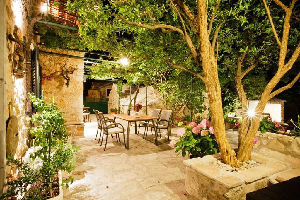 Paradise Stone Apartments Bol Esterno foto