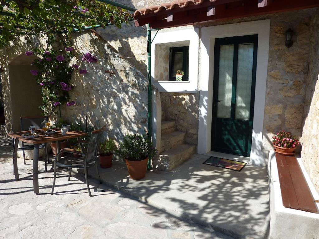 Paradise Stone Apartments Bol Esterno foto
