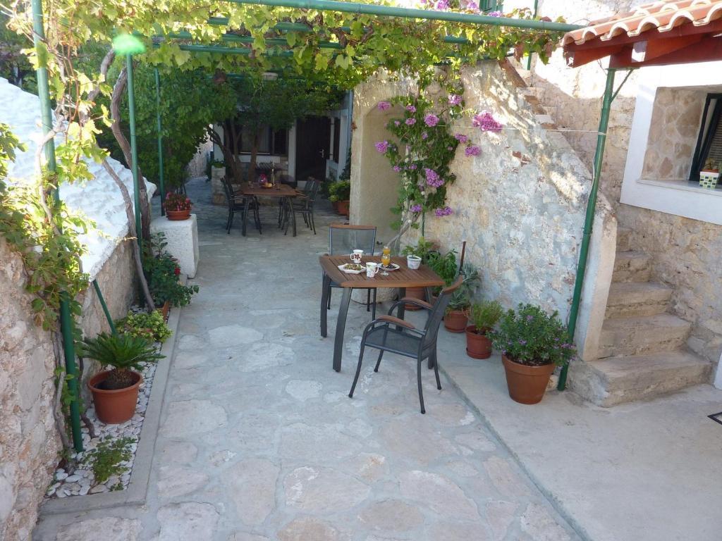 Paradise Stone Apartments Bol Esterno foto